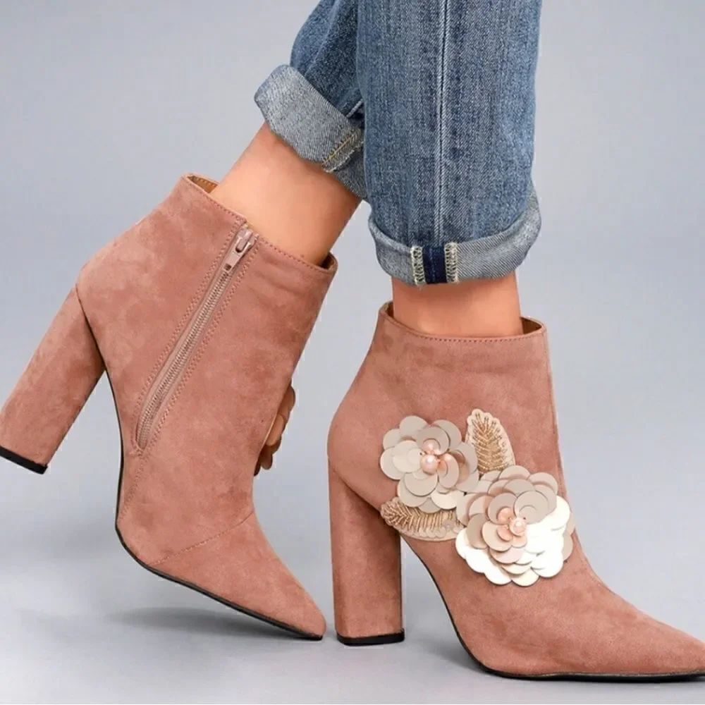 Qupid 3D Flower Embroidered Mauve Boots Size 5.5